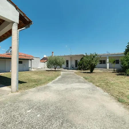 Maison Agistro Inn Ángistron
